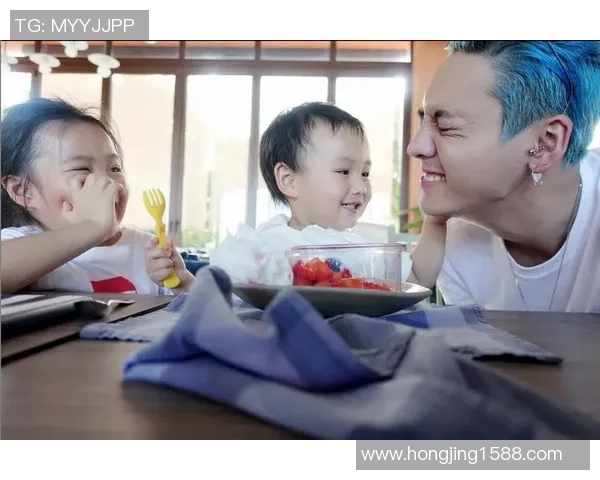 足球明星与儿子温馨合影展现父子情深瞬间的精彩瞬间